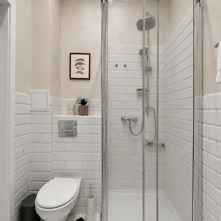 Lumina I Near Train Station Centralna I Ac Apartamento *